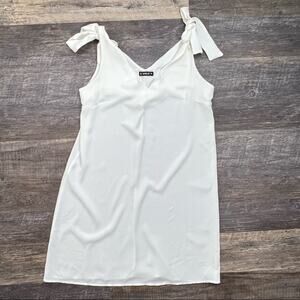 Sheilay White V-neck sleeveless shift dress ties at shoulders size medium M B123